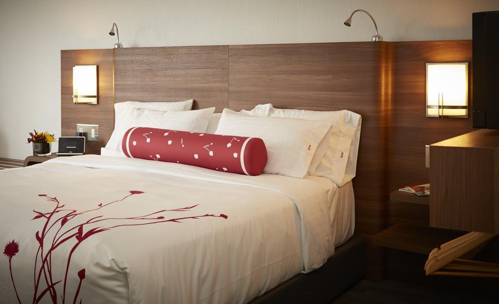 Hotel Elan YYC Eksteriør billede