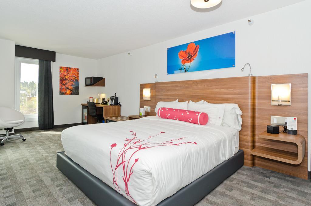 Hotel Elan YYC Eksteriør billede