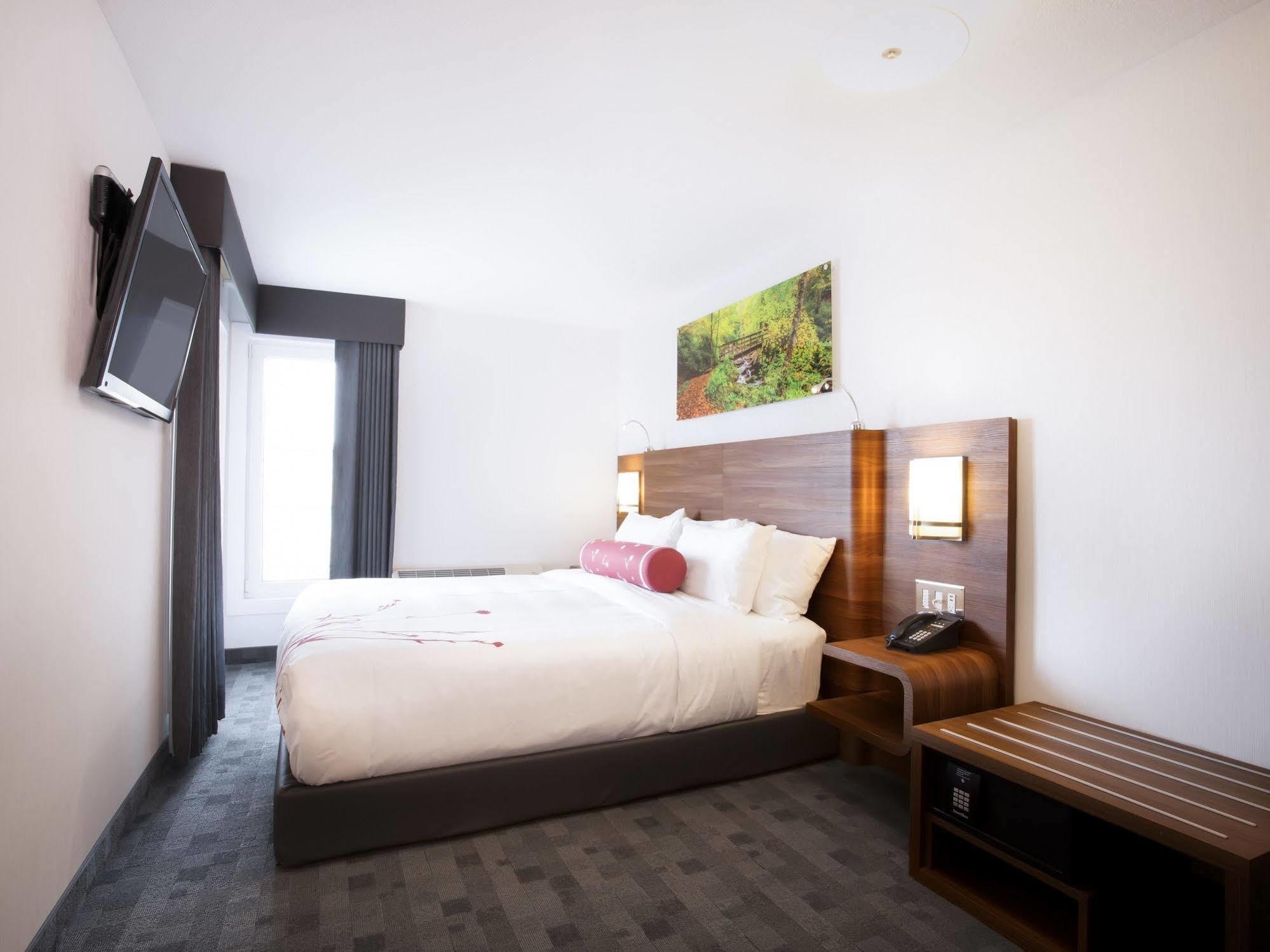 Hotel Elan YYC Eksteriør billede