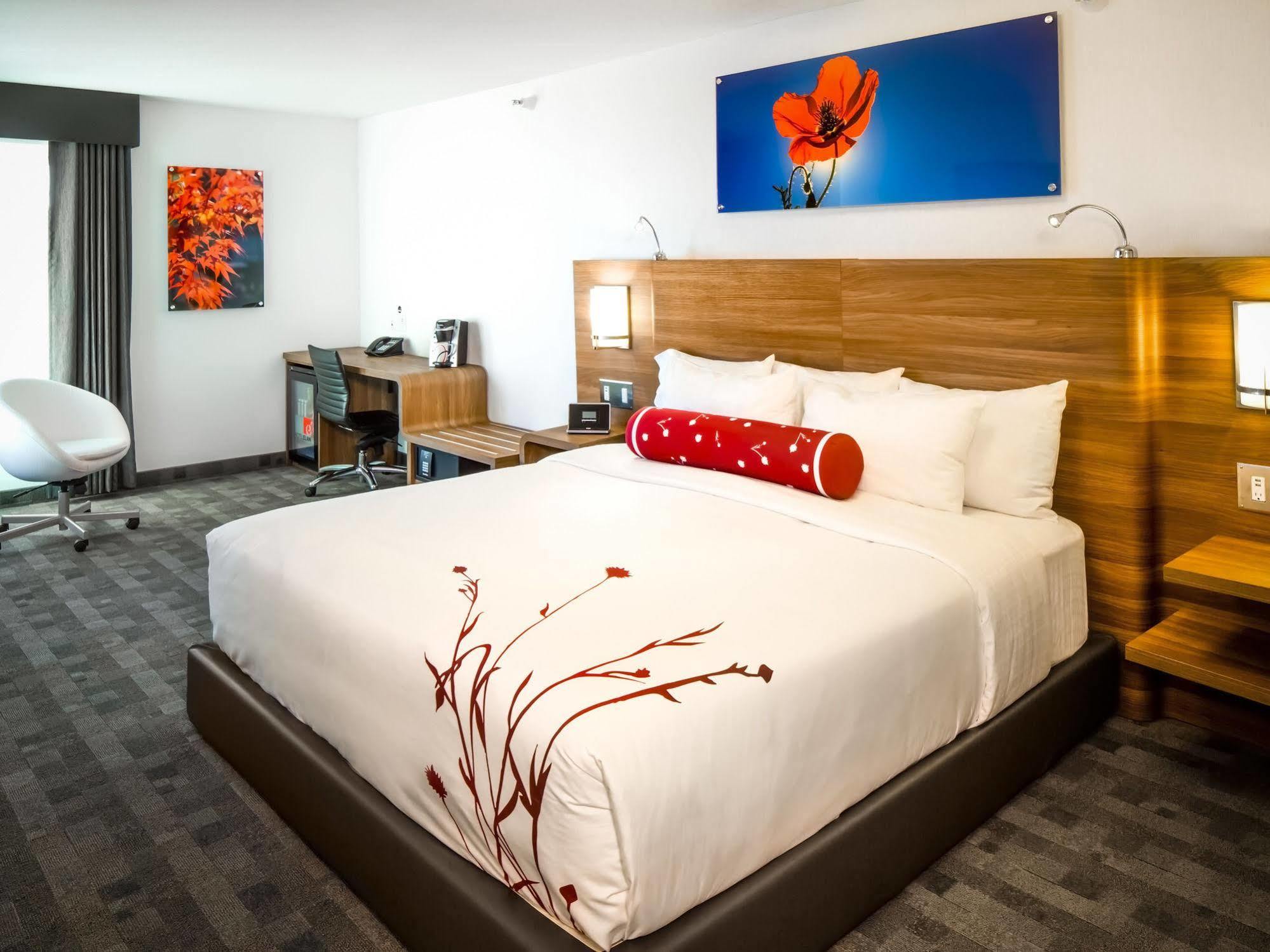 Hotel Elan YYC Eksteriør billede
