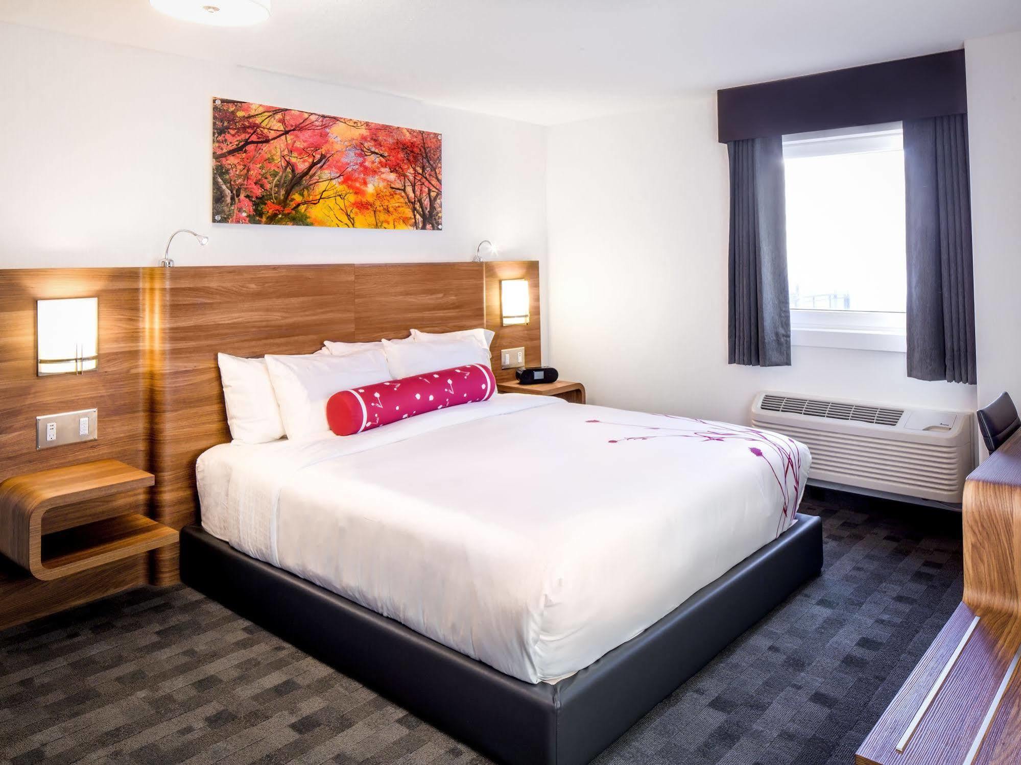 Hotel Elan YYC Eksteriør billede